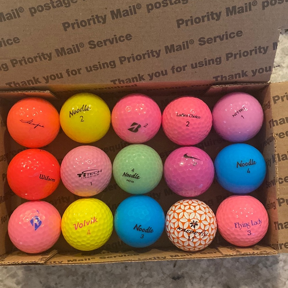 15 Assorted Ladies Golf Balls